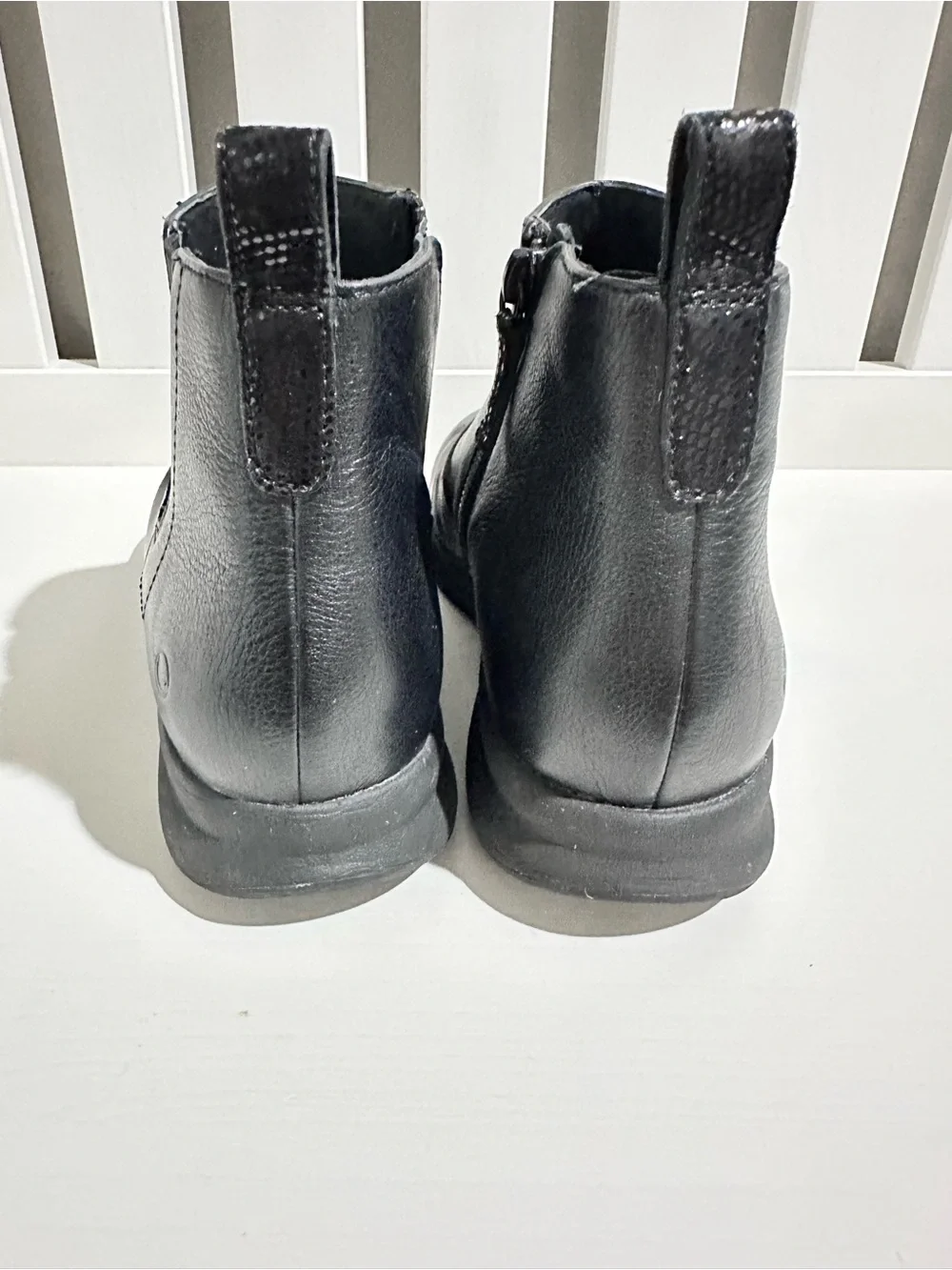Clarks Unstructured Black Leather Side Zip Ruched Ankle Boots Booties Size 9